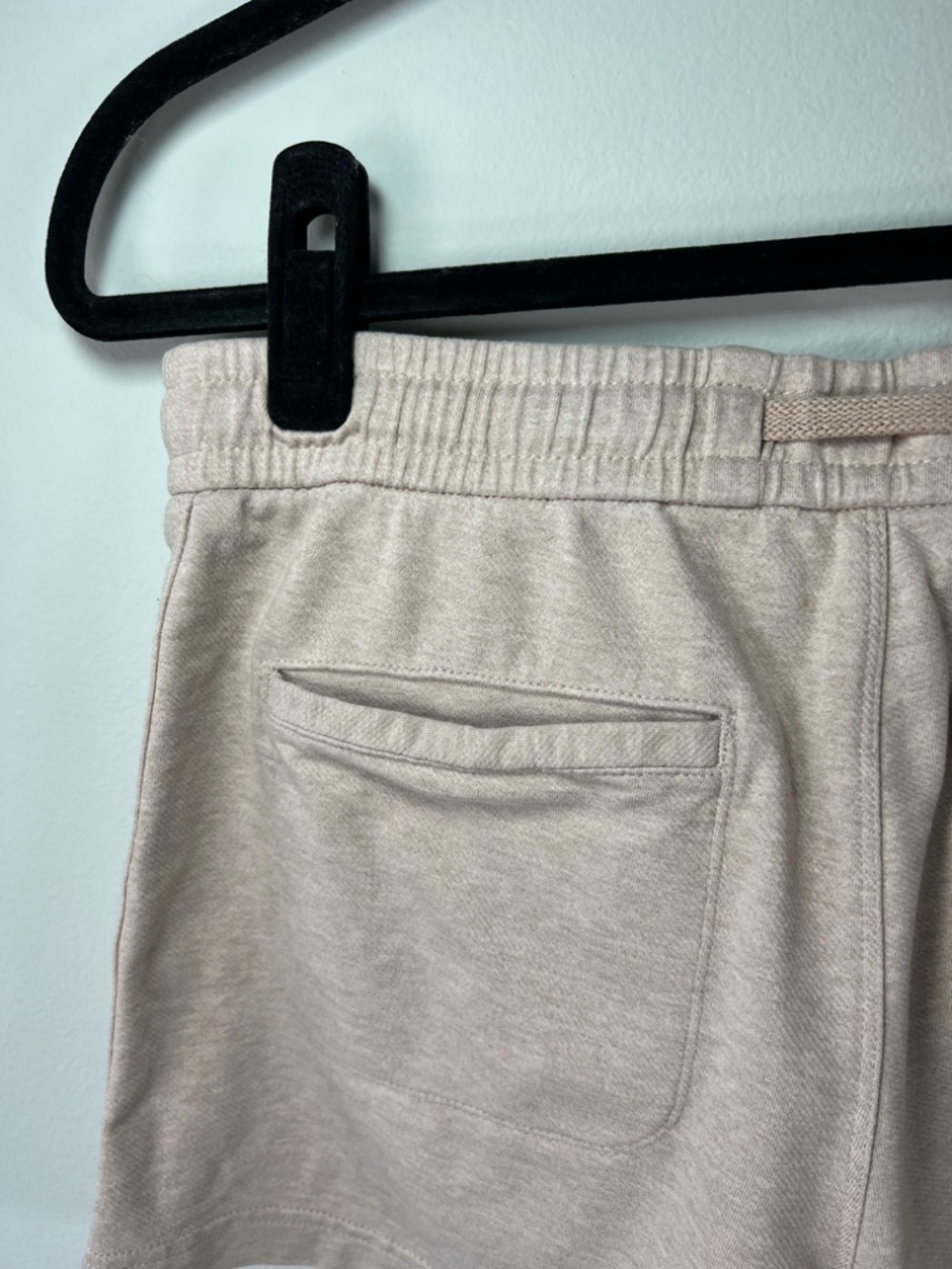 Athleta Farallon Heathered Shorts Tan Pull On Pockets Stretch Summer Travel Sz 6 - Picture 9 of 14